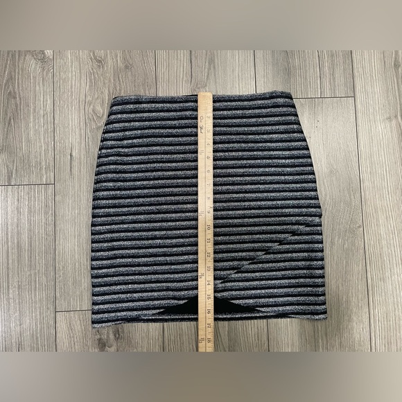 Sezane Calvi Skirt Silver Metallic Stripe Size‎ Medium - Picture 7 of 9